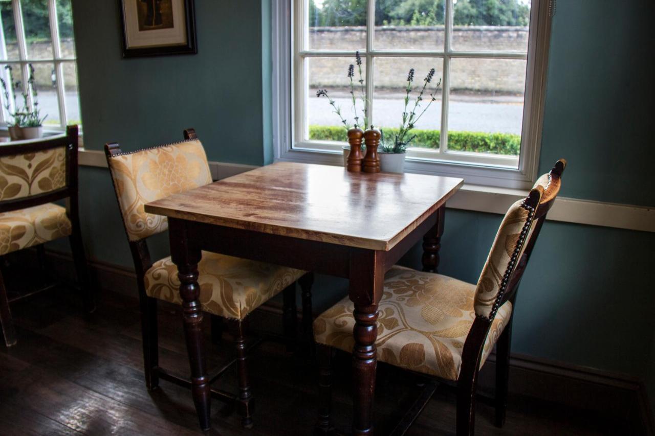 The Pembroke Arms 호텔 Wilton  외부 사진