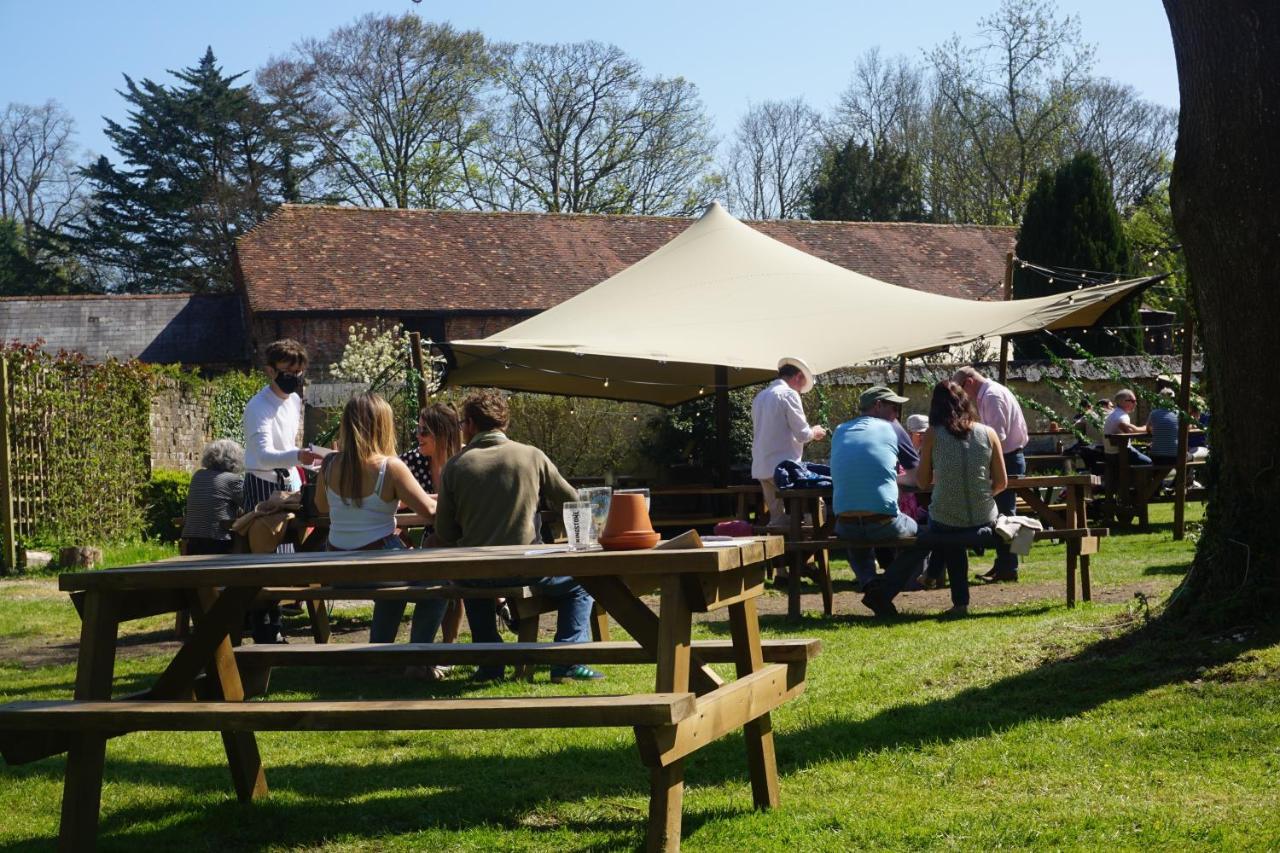 The Pembroke Arms 호텔 Wilton  외부 사진