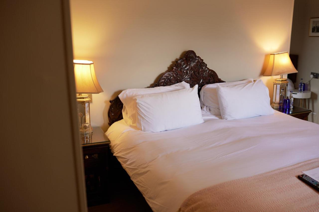 The Pembroke Arms 호텔 Wilton  외부 사진
