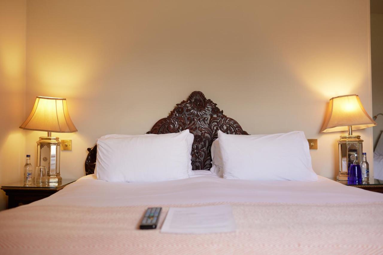 The Pembroke Arms 호텔 Wilton  외부 사진