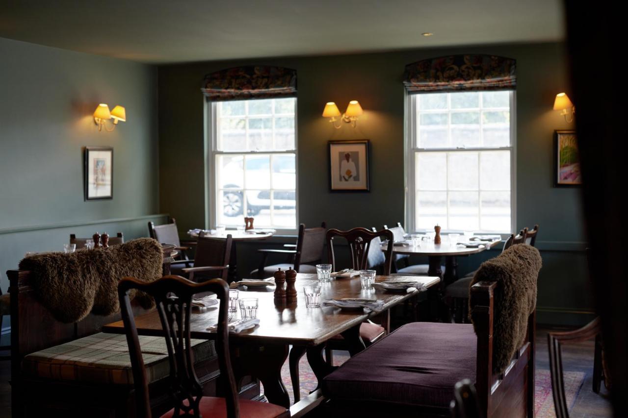 The Pembroke Arms 호텔 Wilton  외부 사진