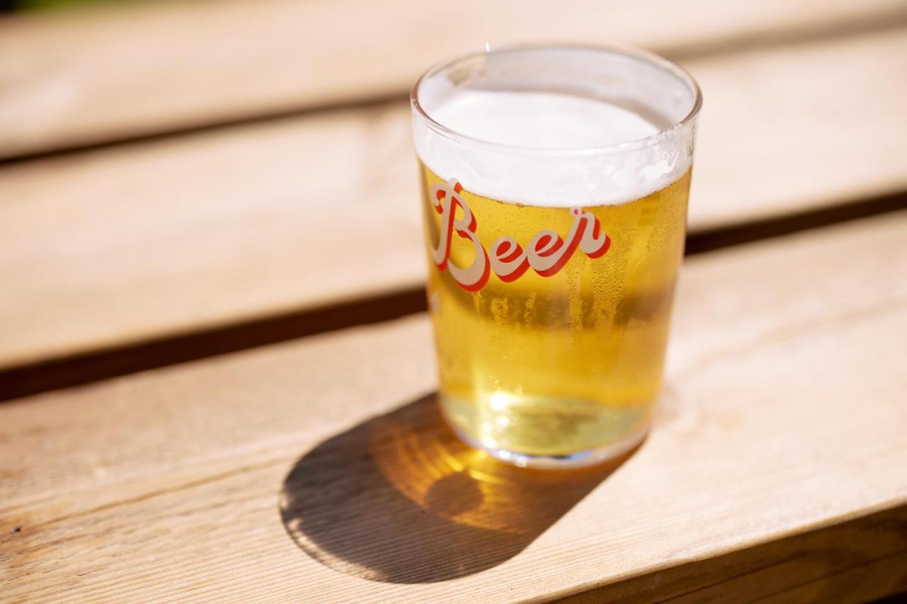 The Pembroke Arms 호텔 Wilton  외부 사진