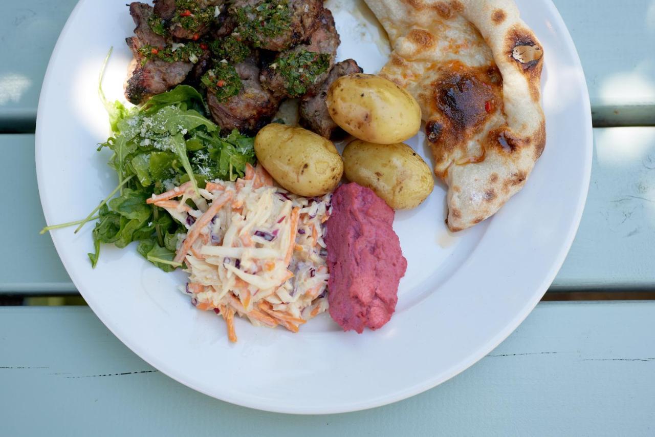 The Pembroke Arms 호텔 Wilton  외부 사진