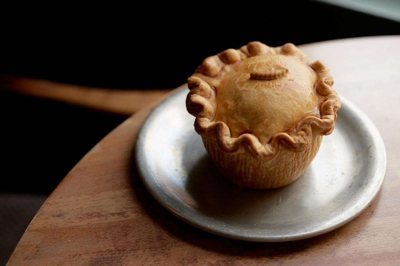 The Pembroke Arms 호텔 Wilton  외부 사진