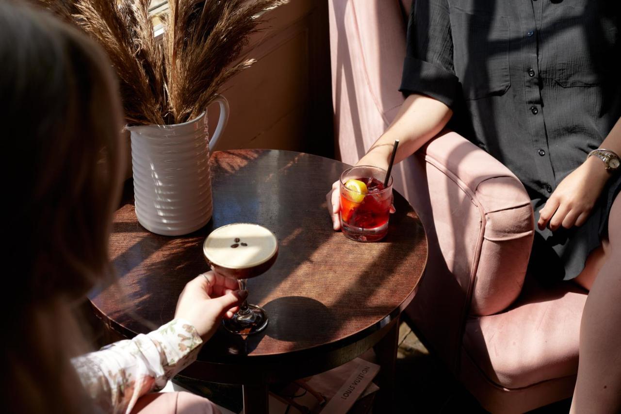 The Pembroke Arms 호텔 Wilton  외부 사진