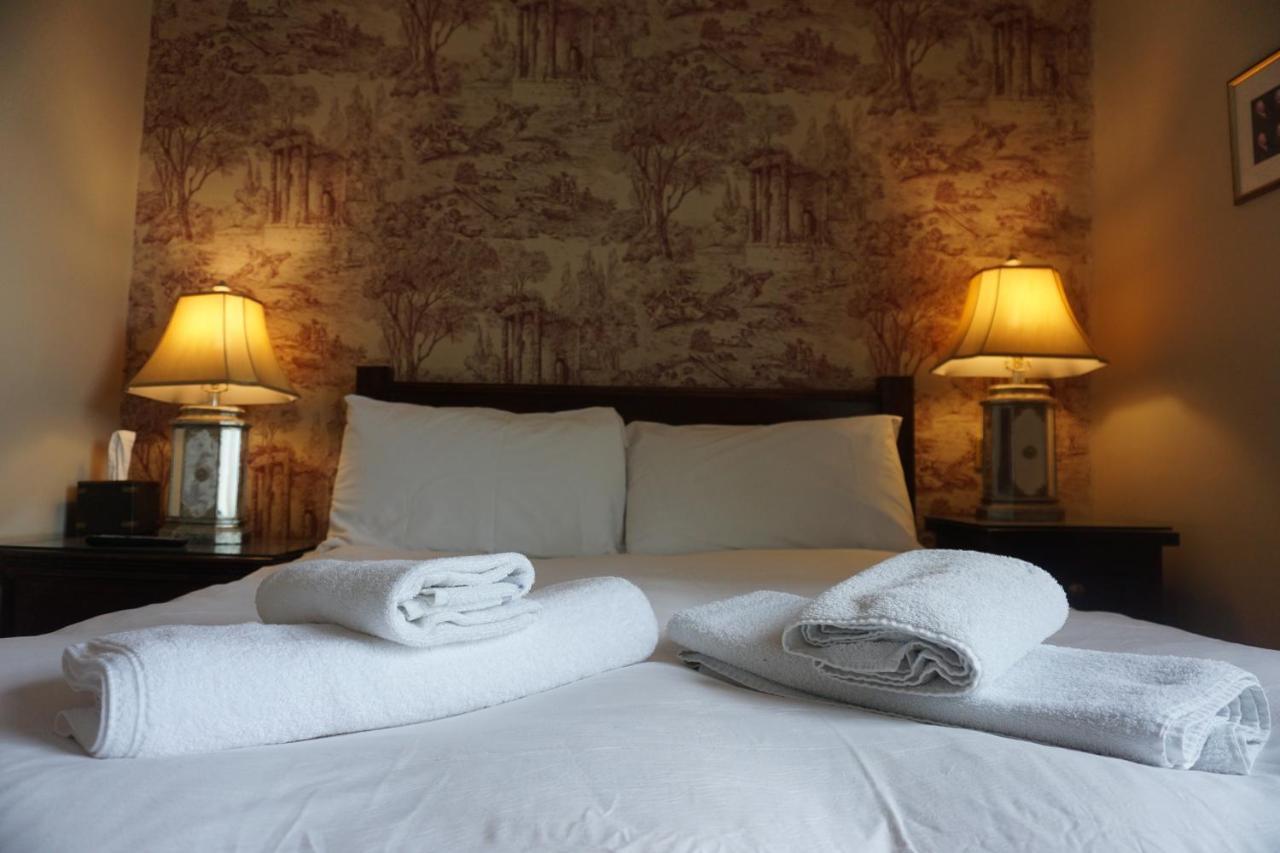 The Pembroke Arms 호텔 Wilton  객실 사진