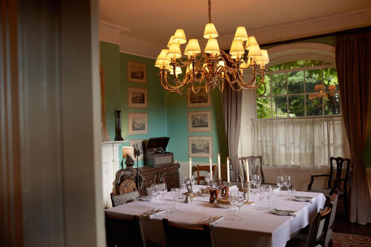 The Pembroke Arms 호텔 Wilton  외부 사진