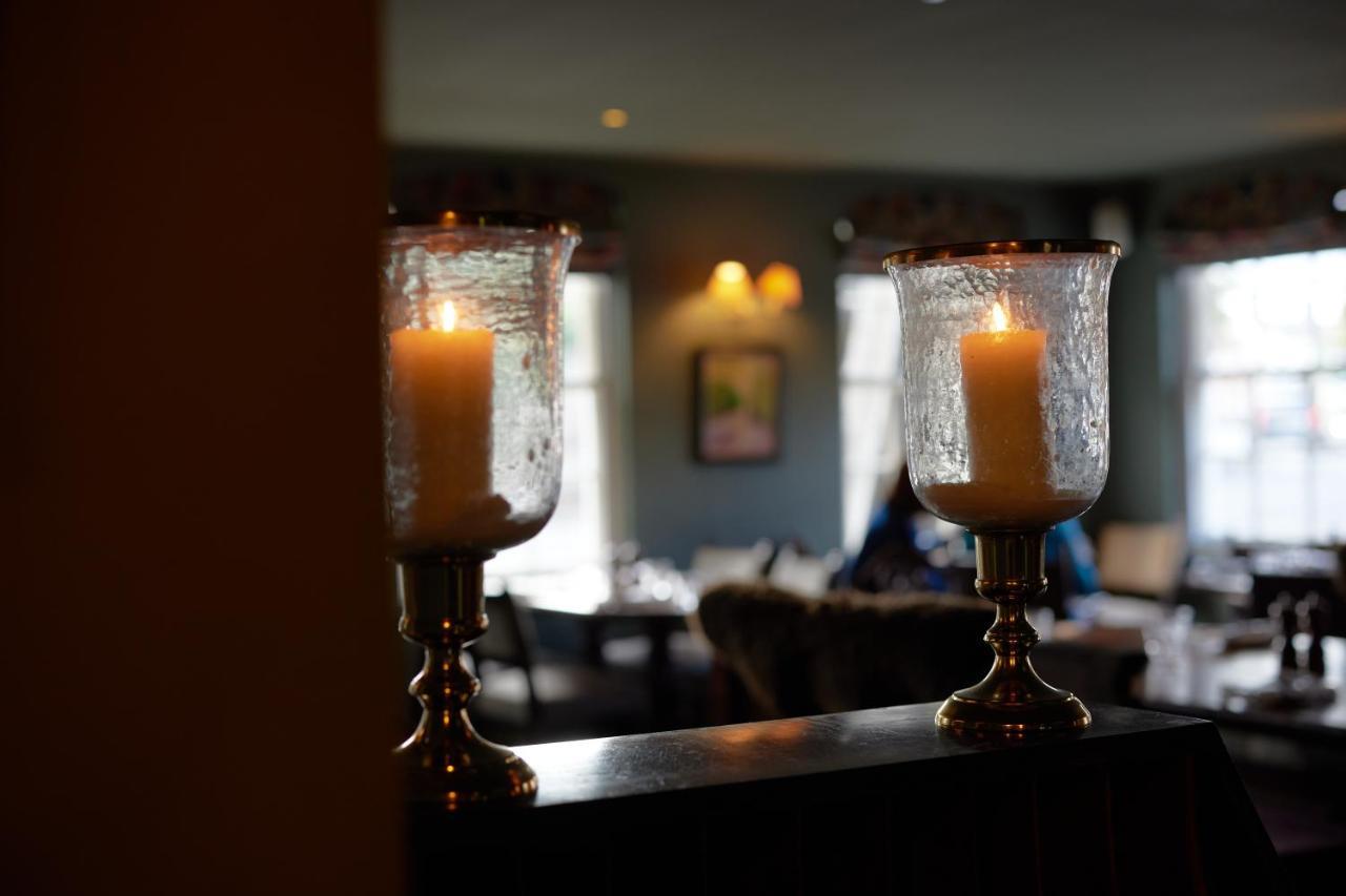 The Pembroke Arms 호텔 Wilton  외부 사진