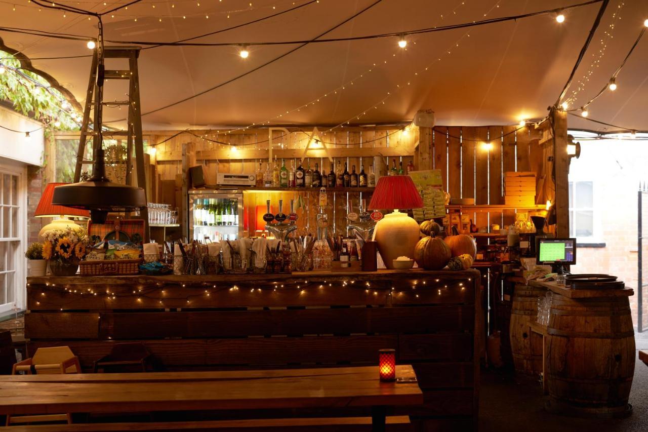 The Pembroke Arms 호텔 Wilton  외부 사진