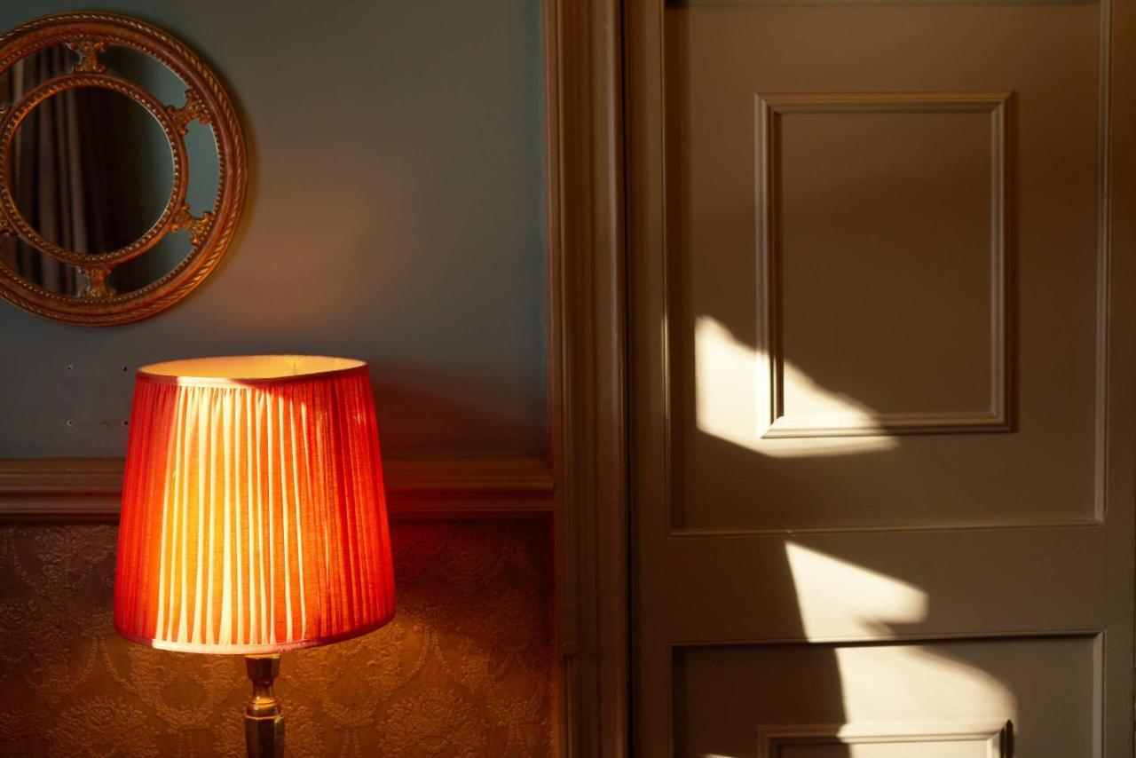 The Pembroke Arms 호텔 Wilton  외부 사진
