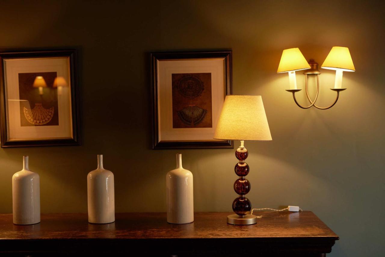 The Pembroke Arms 호텔 Wilton  외부 사진